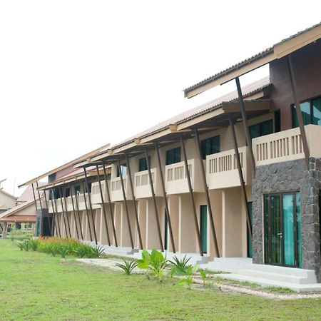 Hotel Felda Residence Tanjung Leman Jemaluang Екстериор снимка