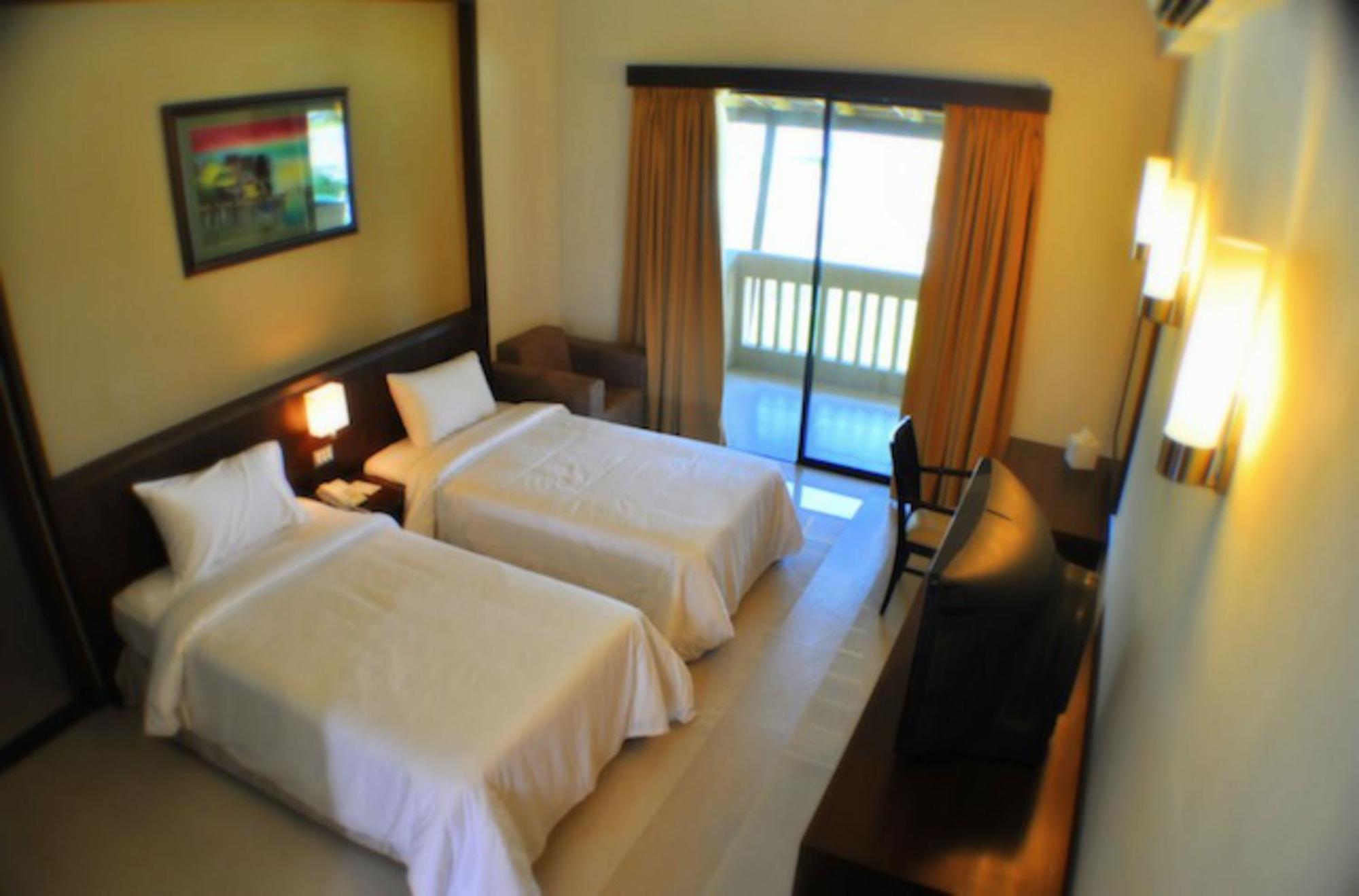 Hotel Felda Residence Tanjung Leman Jemaluang Екстериор снимка